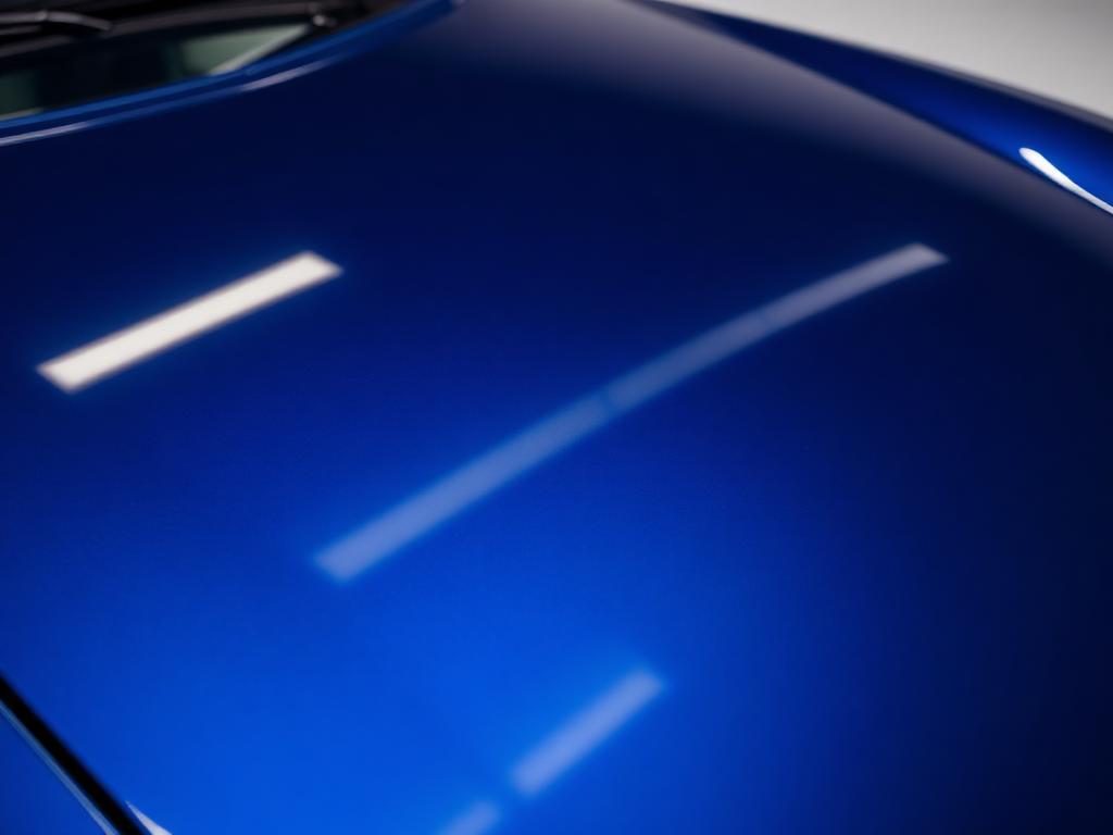 Depois — Sedã azul — Polimento técnico + vitrificação